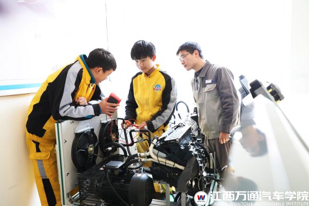1-18测电压_compressed.jpg
