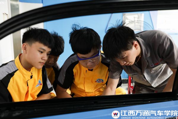 8-1新生谢涛涛 (1)_compressed.jpg