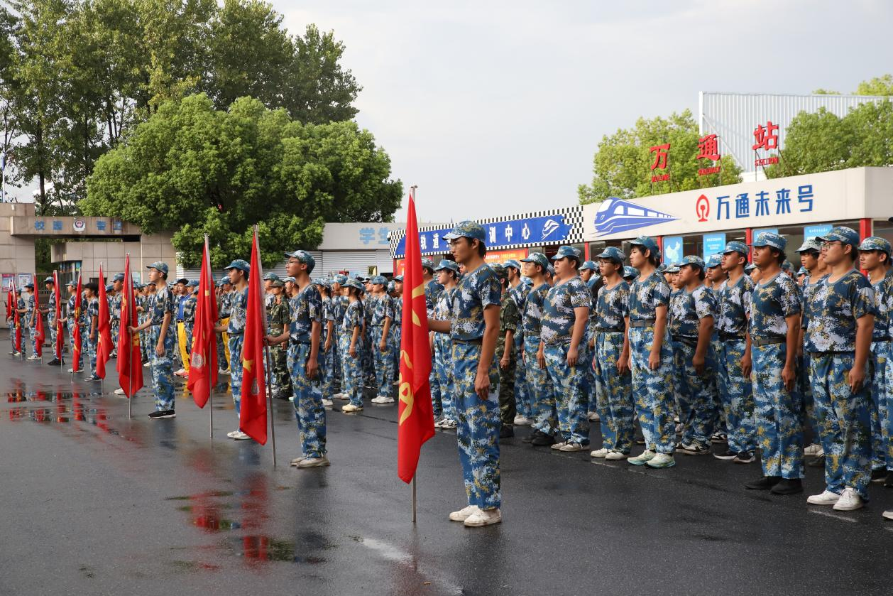 迷彩青春,扬帆起航 | 江西万通2025级新生军训汇演暨表彰大会圆满落幕!